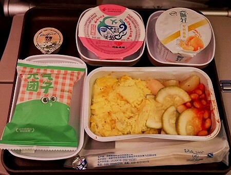 中国東方航空・上海航空の上海浦東→カサブランカの機内食（MU8585/FM871）