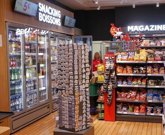 マルセイユ空港第１ターミナルのお土産屋さんの飲み物、お菓子（シェンゲン圏外）