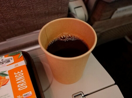 中国東方航空・上海航空の上海浦東→カサブランカの機内食のコーヒー（MU8585/FM871）