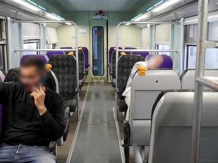 モロッコのカサブランカ空港から乗車したONCF鉄道の車内（１等車）