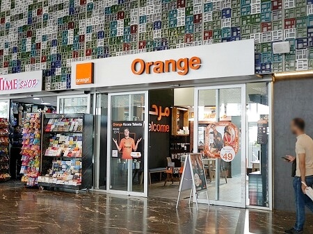 モロッコのカサブランカのカサ・ボヤージャー駅のSIMカード屋「Orange」