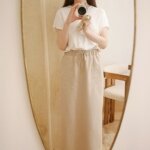アーバンリサーチドアーズ「サイドポケットカットストレートスカート」のベージュの着画