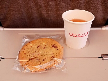 中国東方航空・上海航空のカサブランカ→マルセイユの機内食（MU8586/FM872）