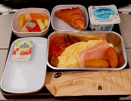 中国東方航空・上海航空のマルセイユ→上海浦東の機内食（MU8586/FM872）