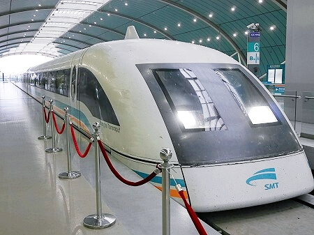 上海のリニアモーターカー「マグレブ」