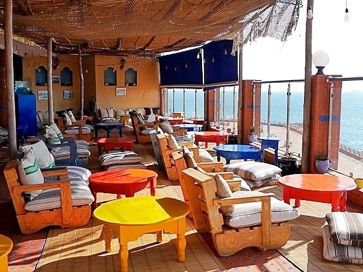 モロッコ、サフィのおすすめおしゃれカフェ「Le Rooftop」の店内・席