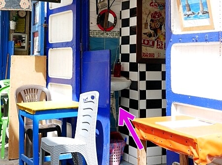 モロッコのエッサウィラのおすすめレストラン「Café Jalil」の手洗い場