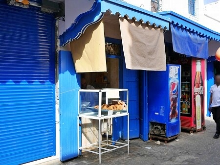 モロッコのエッサウィラのスフィンジ（ドーナツ）屋さん「Moroccan Doughnuts Sfenj」の外観