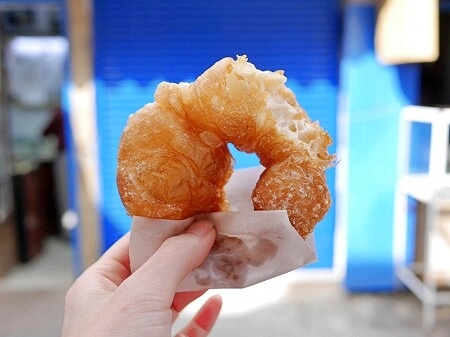 モロッコのエッサウィラのスフィンジ屋さん「Moroccan Doughnuts Sfenj」のスフィンジ（ドーナツ）