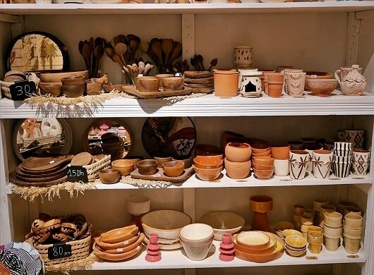 モロッコのエッサウィラのおすすめのお土産屋さん「Artizashop」の陶器、食器