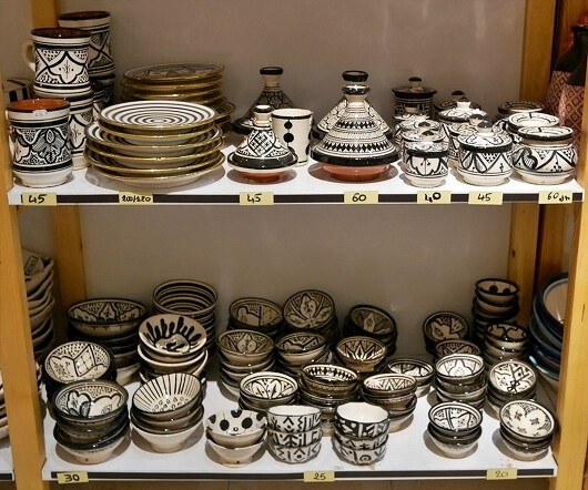 モロッコのエッサウィラのおすすめのお土産屋さん「Artizashop」の陶器、食器