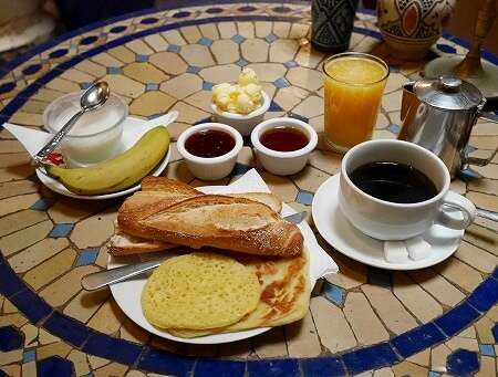 モロッコのエッサウィラのおすすめホテル「リヤド メゾン デュ シュッド」の朝食（Riad Maison Du Sud）