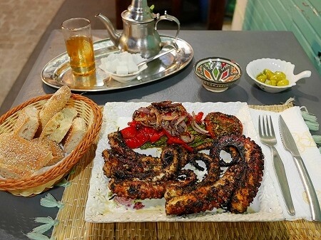 モロッコのエッサウィラの「Restaurant AMIRA」のタコのグリル