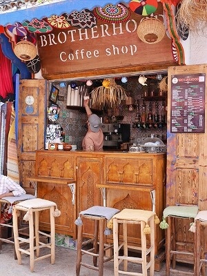 モロッコのエッサウィラのおすすめおしゃれカフェ「Brotherhood Coffee Shop」の外観