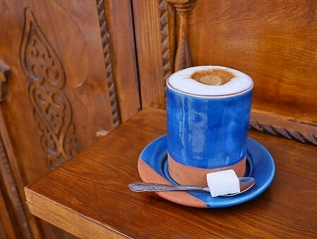 モロッコのエッサウィラのおすすめおしゃれカフェ「Brotherhood Coffee Shop」のスパイスコーヒーラテ