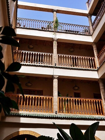 モロッコのエッサウィラのおすすめホテル「リヤド チバネット」の中庭（Riad Chbanate）