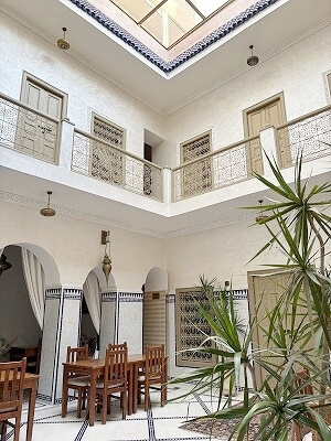 モロッコのマラケシュの「リヤド マラナ」の中庭（Riad Marana）