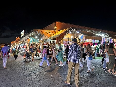 モロッコのマラケシュのフナ広場のお土産屋さん