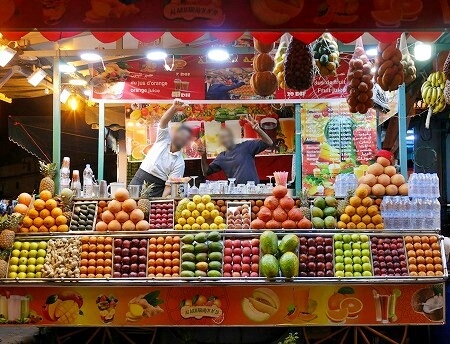 モロッコのマラケシュのフナ広場のジュース屋さん