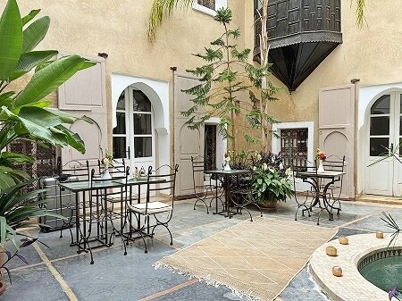 モロッコのマラケシュの「リヤドダールテン」の中庭（Riad Dar Ten）