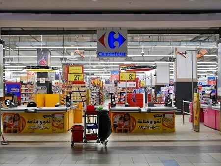 モロッコのマラケシュの「アルマザールショッピングセンター」のカルフール