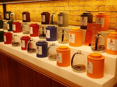モロッコのマラケシュの「アルマザールショッピングセンター」の「MFF」の紅茶、フレーバーティー(Marrakech Fine Food)