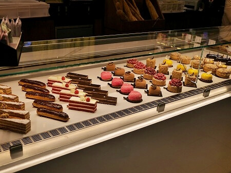 モロッコのマラケシュの「アルマザールショッピングセンター」の「MFF」のケーキ(Marrakech Fine Food)