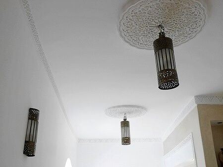 モロッコのマラケシュのおすすめホテル「リヤドダールテン」のパプリカダブルルームのライト（Riad Dar Ten）