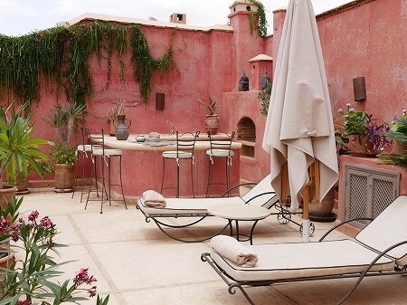モロッコのマラケシュの「リヤドダールテン」の屋上テラス（Riad Dar Ten）