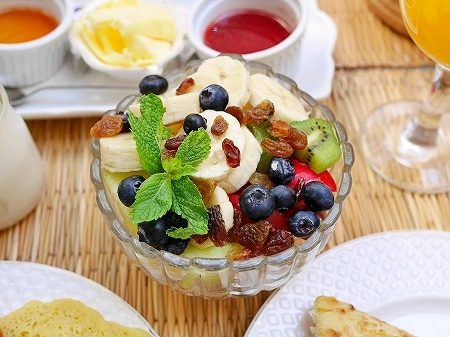 モロッコのマラケシュのおすすめホテル「リヤドダールテン」の朝食のフルーツ（Riad Dar Ten）