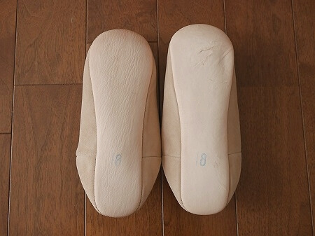 モロッコのマラケシュのおすすめバブーシュ屋さん「Benzarrou Jaafar」で買ったバブーシュの裏側（ベンザロウ・ジャファール）