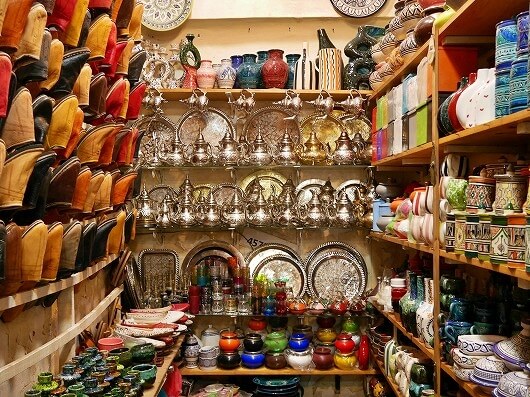 モロッコのマラケシュのおすすめお土産屋さん「Essalhi Abdellatif」のティーポット、トレー