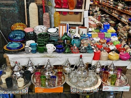 モロッコのマラケシュのおすすめお土産屋さん「Essalhi Abdellatif」のティーポット