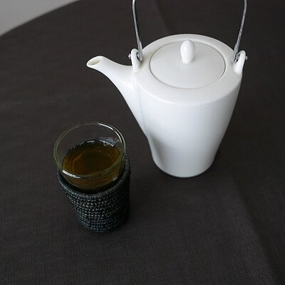 モロッコのマラケシュのお土産、シックな黒いラフィアグラスホルダー付きモロッコグラス（モロカングラス、モロッカングラス、ミントティーグラス）