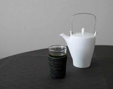 モロッコのマラケシュのお土産、シックな黒いラフィアグラスホルダー付きモロッコグラス（モロカングラス、モロッカングラス、ミントティーグラス）