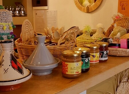 マラケシュのおすすめモロッコ料理レストラン「Nakoul Mzian」のお土産・雑貨・蜂蜜