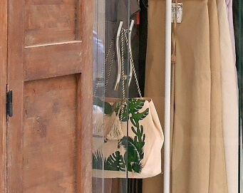 マラケシュのおすすめのお土産屋さん「OWL Marrakech」メディナ店のトートバッグ