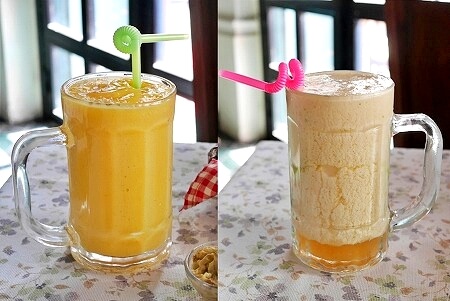 モロッコのマラケシュの「Restaurant Lafarmacie」のマンゴージュースとアイスティー