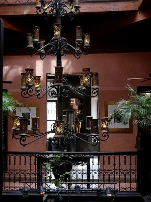 マラケシュのおすすめカフェ「Kosy Kawa」の店内