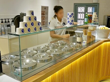 モロッコのマラケシュのおすすめアイスクリーム屋さん「Ice Mama Medina」の店内（アイスママ）