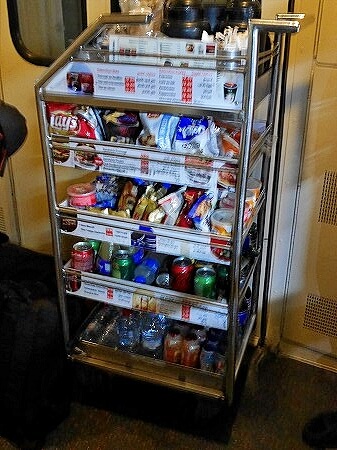 モロッコのONCF鉄道の車内販売（飲み物やお菓子）