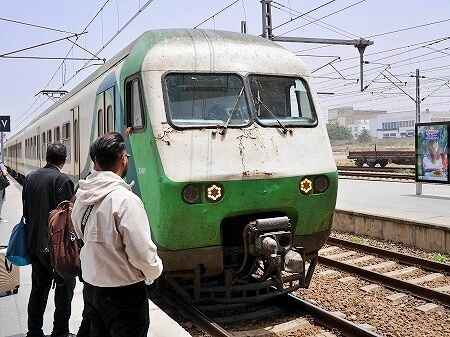 モロッコのカサ・ボヤージャー駅からカサブランカ空港に行く鉄道の正面