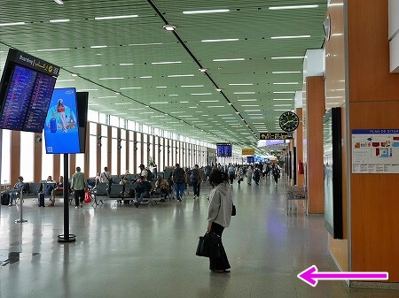 モロッコ、カサブランカのムハンマド5世国際空港空港のターミナル2の搭乗ゲートエリア