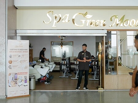 モロッコ、カサブランカのムハンマド5世国際空港空港のターミナル2の搭乗ゲートのスパ「Green Mood」