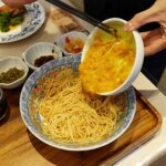 上海の「蟹太太　張楊路店（张杨路店）」の蟹黄面（蟹黄麺、蟹味噌ラーメン）