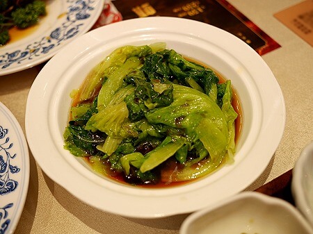 上海の「蟹太太　張楊路店（张杨路店）」の季節の野菜、青菜炒め