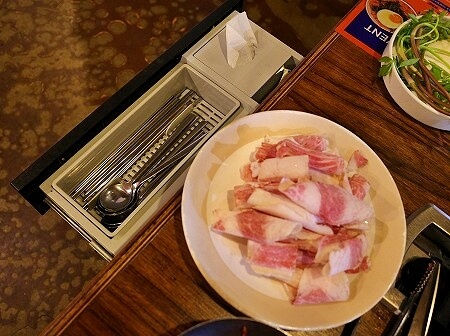 韓国の大邱の「マンジェネ三徳本店」のカトラリー・ティッシュ