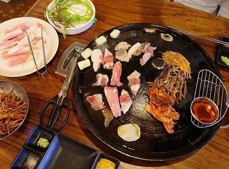 韓国の大邱の「マンジェネ三徳本店」のサムギョプサル