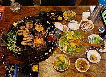 韓国の大邱の「マンジェネ三徳本店」のサムギョプサル