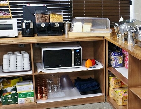 大邱のおすすめホテル「Hotel Fox Arthall」の朝食のパンとシリアル